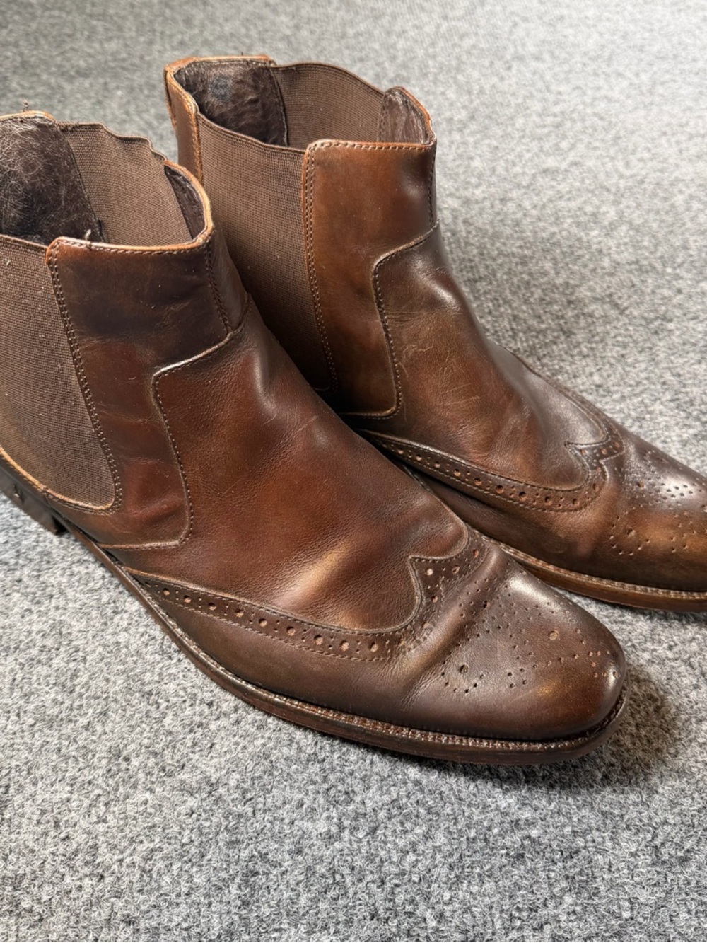 JOHN VARVATOS Chelsea DISTRESSED Leather PULL-ON Wing-Tip BOOTS Men’s Size 10.5